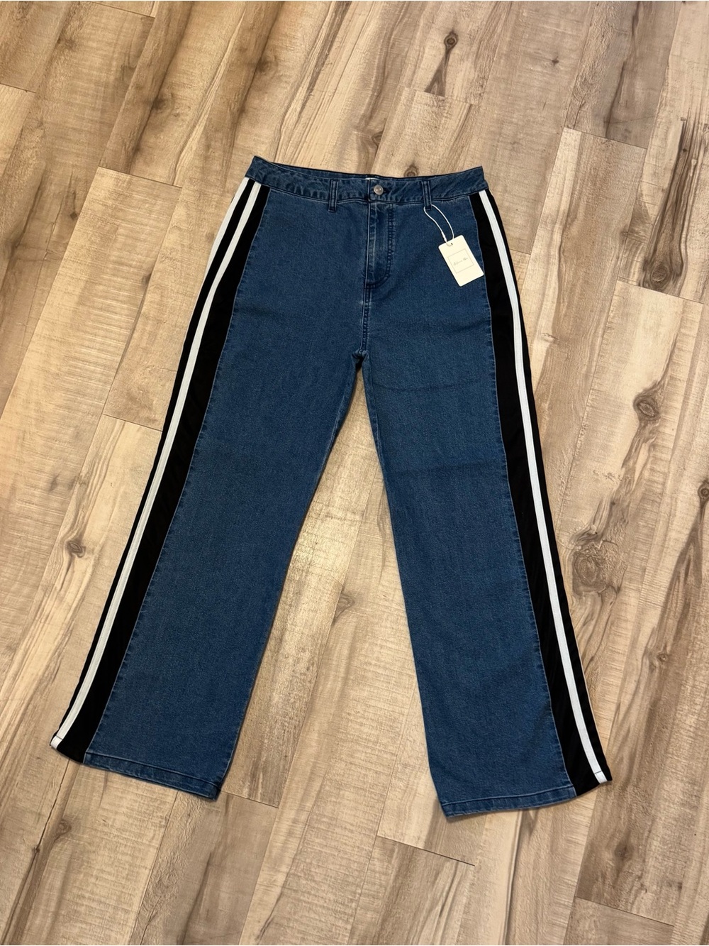 Women’s High Rise Side Contrast Straight Fit Jeans - Picture 3 of 6